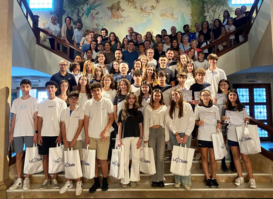 El Colegio La Salle Paterna otorga los Premios «Indivisa Manent», reconocimiento al esfuerzo y excelencia educativa